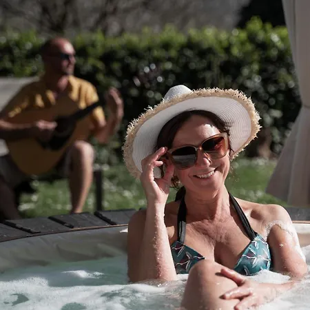 Naturas Con Piscina Idromassaggio Climatizzata, Privata E Gratuita