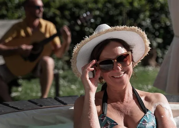 Naturas Con Piscina Idromassaggio Calda, Privata E Gratuita