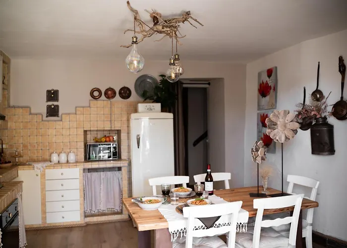 Naturas Con Piscina Idromassaggio Calda, Privata E Gratuita Rossana