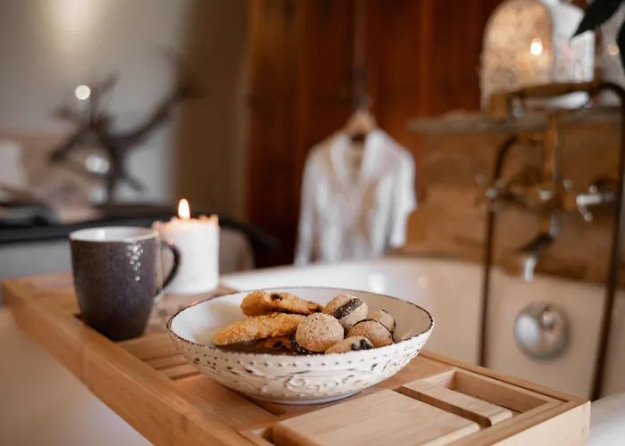 Naturas Con Piscina Idromassaggio Calda, Privata E Gratuita
